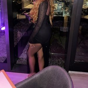 Black dress size 6, beautiful and elegant!!